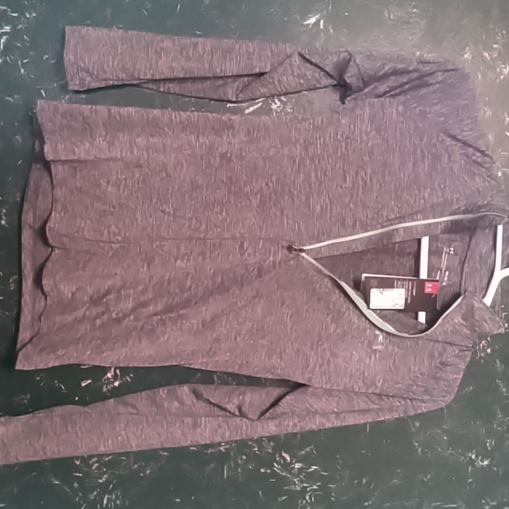 Medium under armour pull over